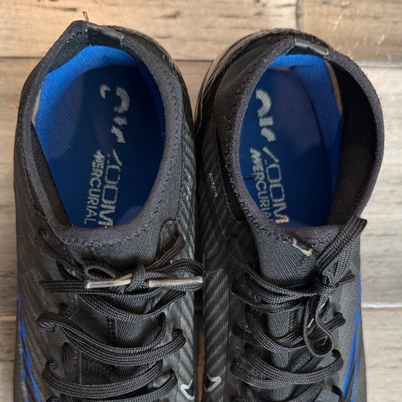 Nike Black and Blue Athletic Shoes main image 5